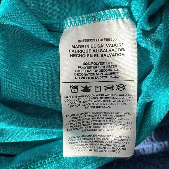 Nike Women’s Teal The Nike Tee Athletic Cut w/ Dri-FIT V Neck - Size Medium - Picture 4 of 4